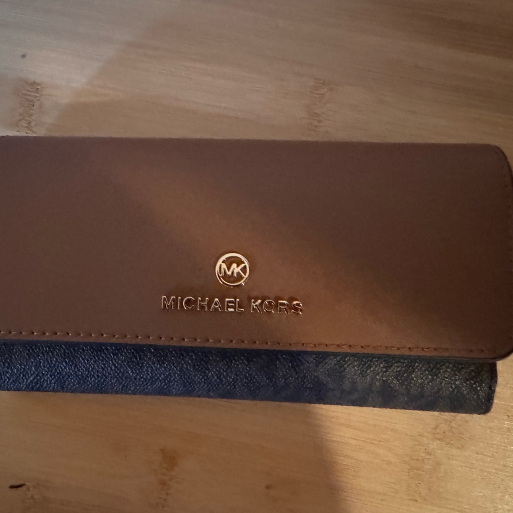 Michael kors wallet